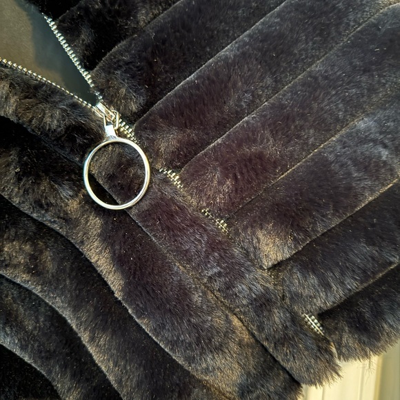 NWT La Fiorentina Faux-fur Black Poncho - Picture 5 of 13